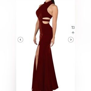 Beautiful floor length dress.

Labelled Small but it’s more like a Medium.